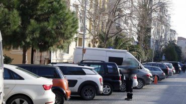 Kamuya ait yollardan / caddelerden alınan otopark ücreti yasal mıdır?